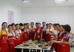 南寧月嫂娘子軍家政致：愛美的寶媽們，春節(jié)不增重你得這樣吃哦！